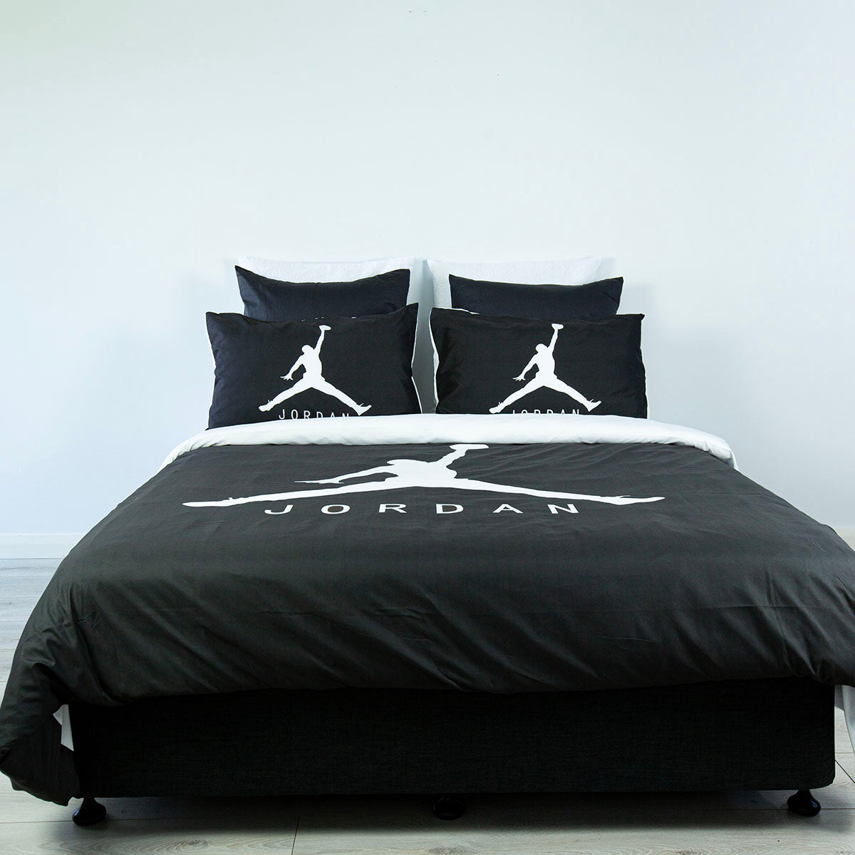 JUMP BLACK QUILT COVER