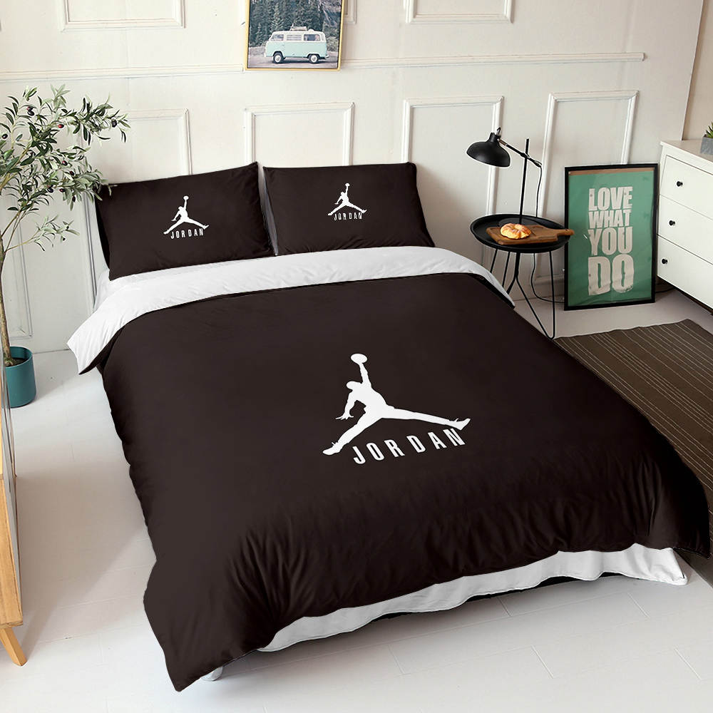 JUMP BLACK QUILT COVER